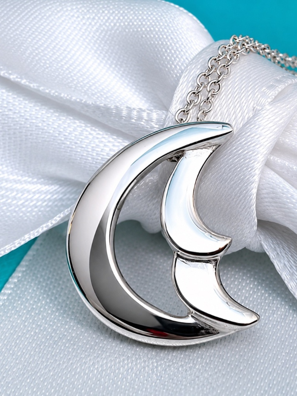 Tiffany Co.Crescent Moon Paloma Picasso Necklace Silver 925 16” with box